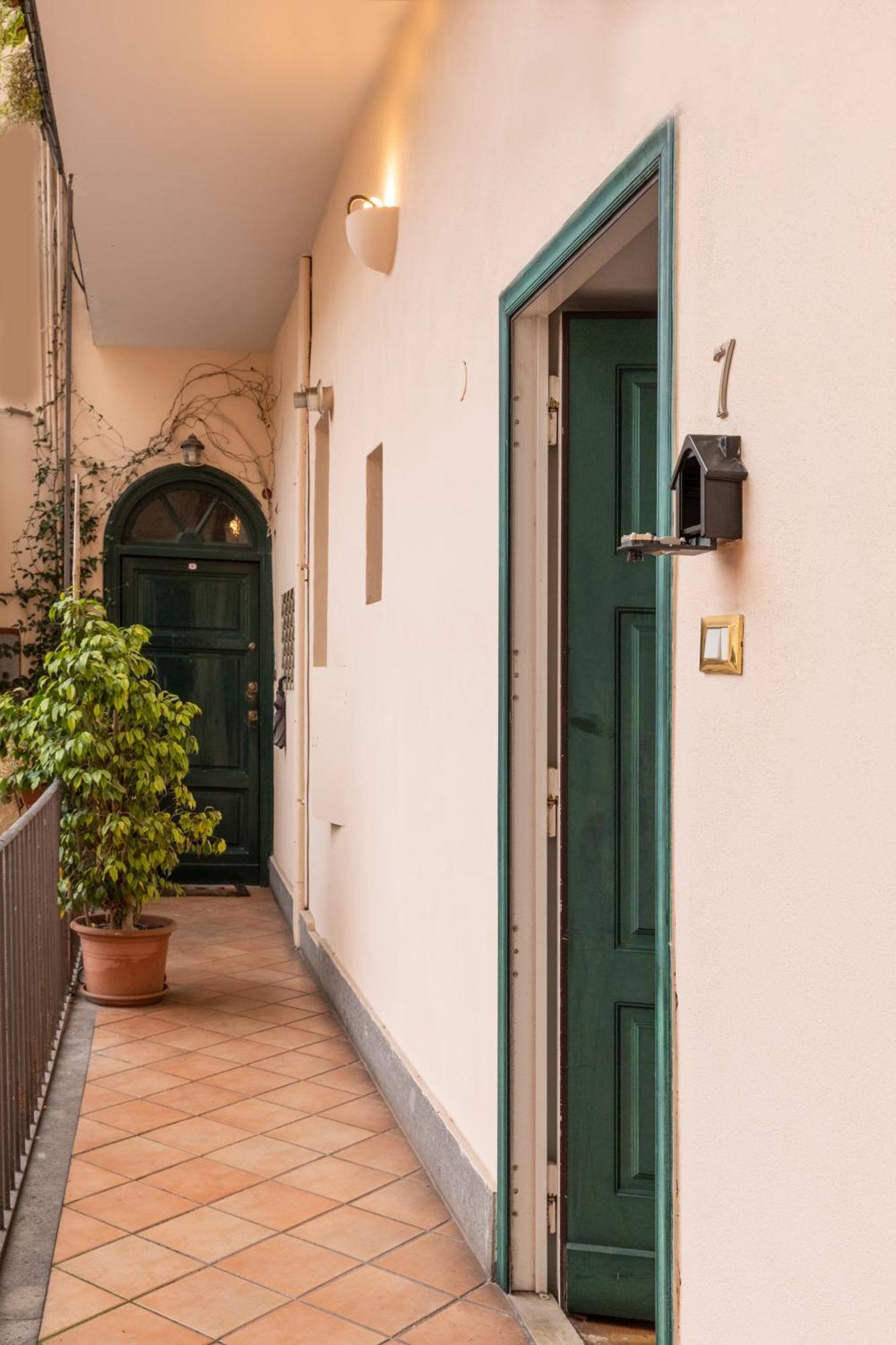 Colosseo Apartment- Heart Of Rione Monti Rome Buitenkant foto